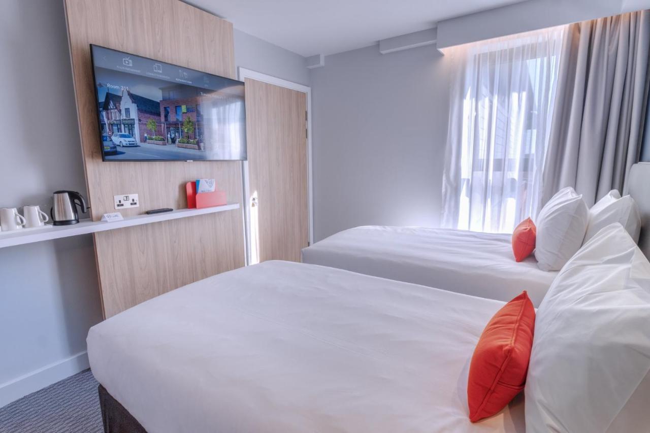 Holiday Inn Express - Fleet By Ihg Exterior foto