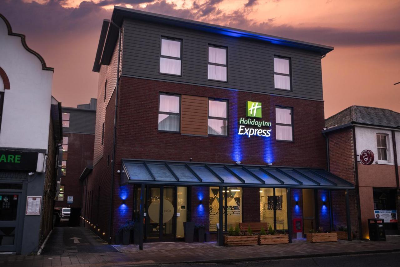 Holiday Inn Express - Fleet By Ihg Exterior foto